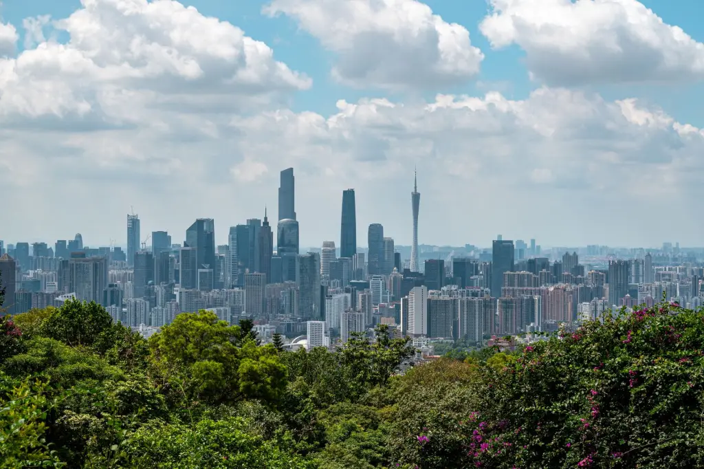 2025年智能办公设备采购趋势与科贸企业选型要点分析