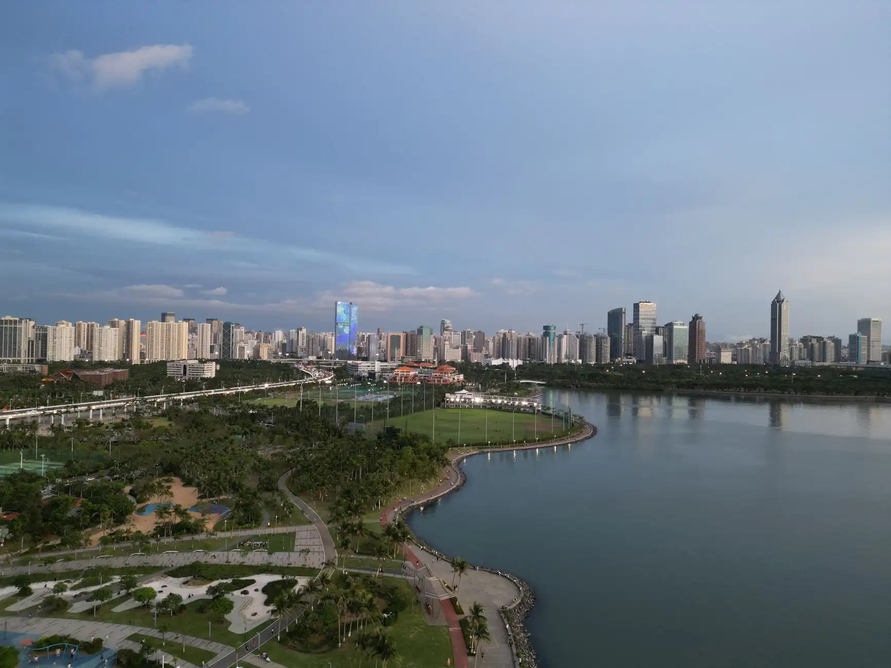 科技贸易企业如何通过智能硬件与办公设备整合提升日常办公效率