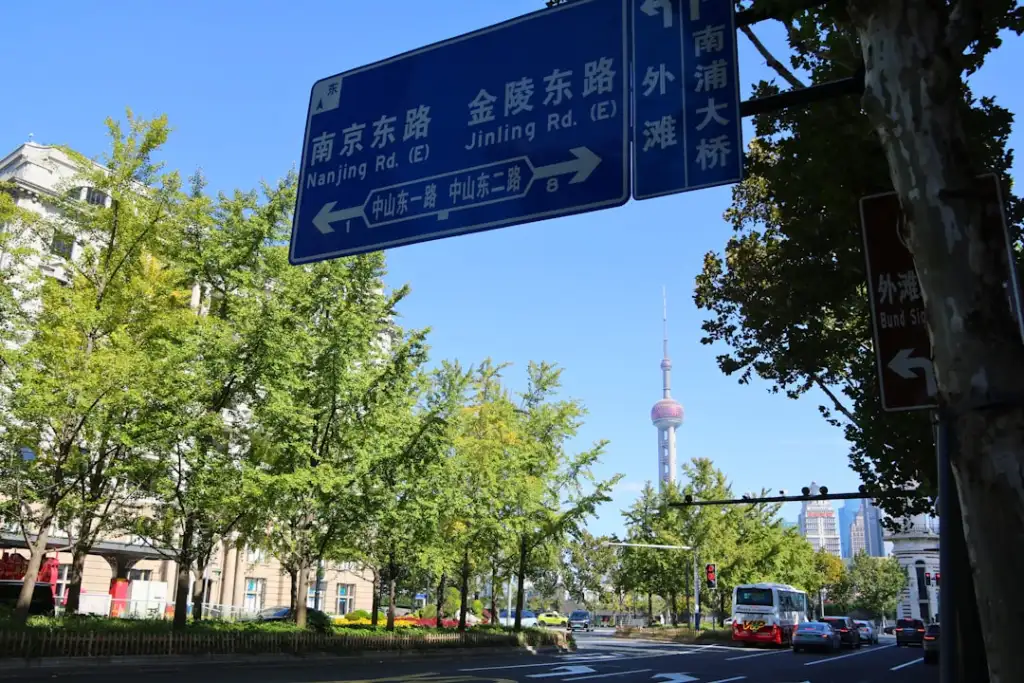 2025年智能办公设备选型趋势：从采购成本到长期运维的综合分析