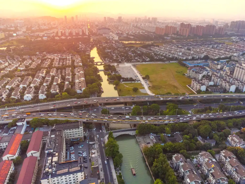 2024年企业办公设备采购指南：智能硬件与电子产品的选型要点